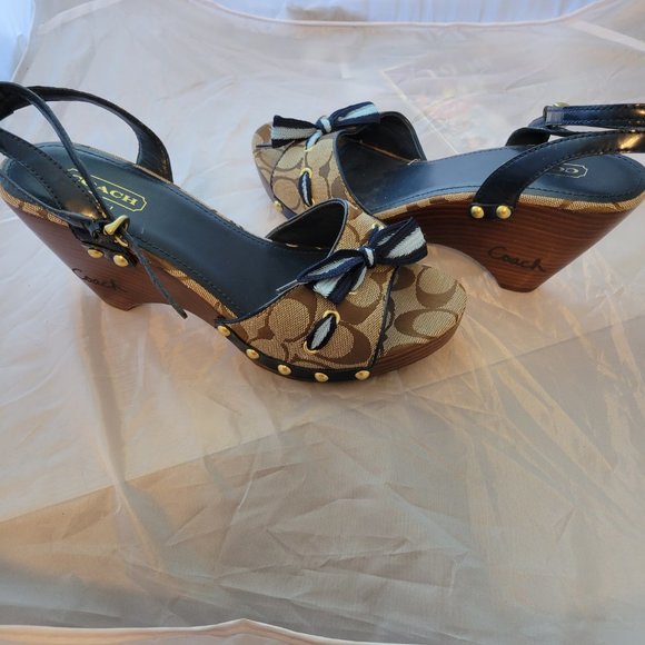 Coach Betsey Signature Blue Wooden Sandal - Picture 3 of 7